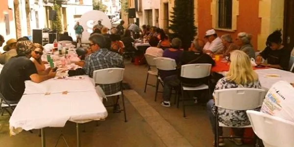 La Paella Popular de L’EINA arriba aquest dissabte a Altafulla vestida de groc