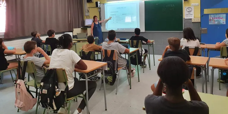 1.700 alumnes dels tres instituts de Pineda comencen les classes