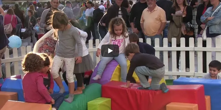 La Rambla del Ferrocarril s'omple d'infants en la 19ena Fira del Joc i de l'Esport