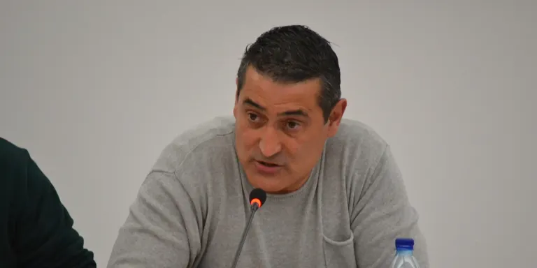 C's alerta que els camions de gran tonatge "trepitgen" la vorera al C/Moragas i Barret
