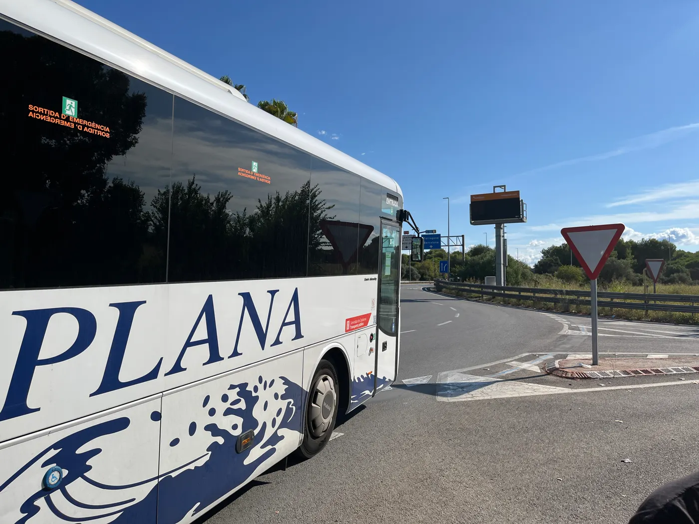 La plataforma del bus 310 rep el suport dels ajuntaments de Cunit, Calafell i Cubelles per reclamar millores a la Generalitat