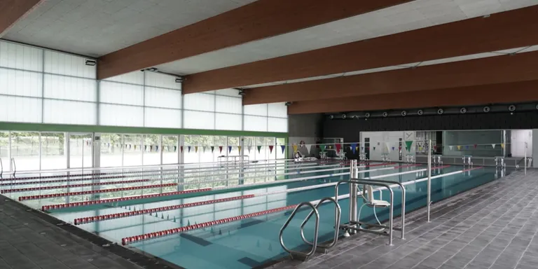 Santa Coloma de Farners treu a concurs la gestió de la piscina coberta per 382.000 euros durant vuit mesos