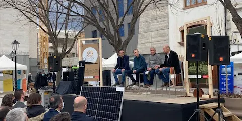 Prop d'una quarantena de persones s'inscriuen a la Comunitat Energètica Local a la festa ciutadana d'inauguració d'aquest dissabte