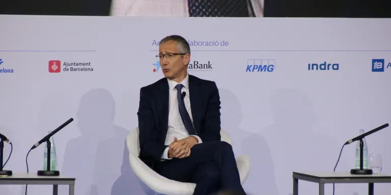 De Cos demana "no precipitar-se" sobre l'opa del BBVA al Sabadell