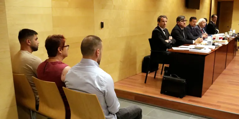 Trien el jurat i comença el judici contra els dos acusats pel crim del turista italià a una discoteca de Lloret de Mar