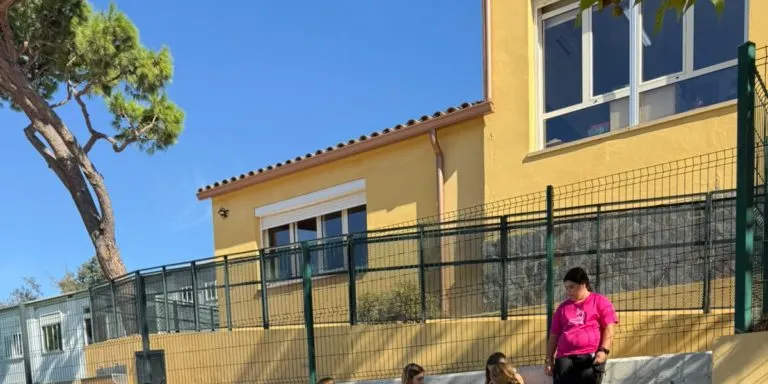 La Policia Local de Begur ensenya mobilitat i convivència als alumnes de l’Escola Olivar Vell