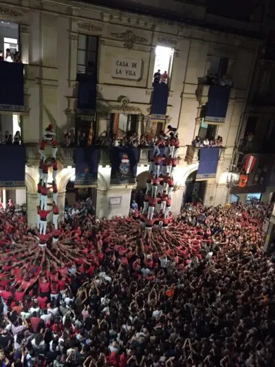 Vella i Joves preparen castells de 9 per la diada de Sant Joan