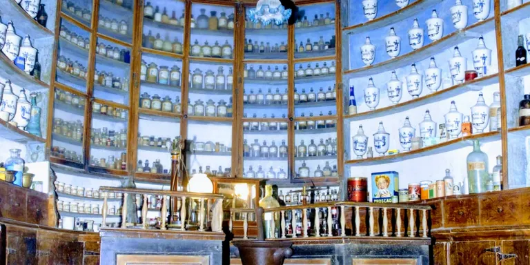 Comença la restauració de la farmàcia ca l’Apotecari Tomàs Pinyol, de Llardecans