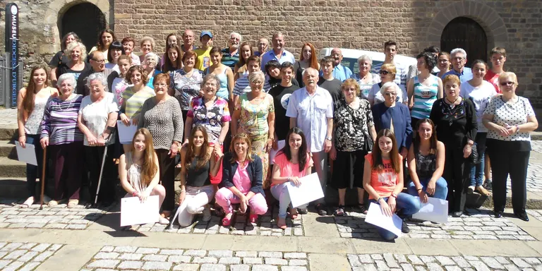 Trobada de padrins i alumnes participants en el projecte 'Ens escrivim'