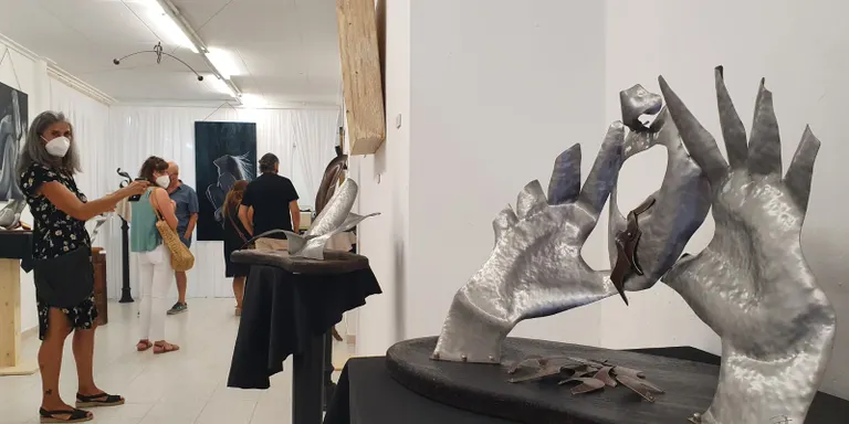 L'Espai Creatiu inaugura una mostra d'escultures i pintures de Toni Pachón i Birgit Heuts
