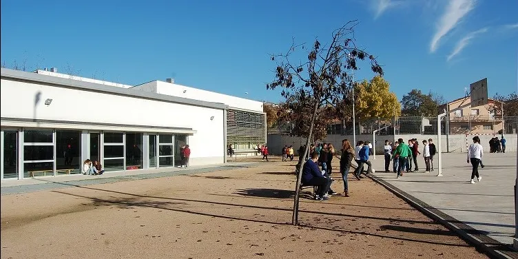Educació sanciona el professor d'Osona que va recopilar fotografies d'alumnes i exalumnes en una xarxa social