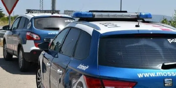 Detinguts dos homes a Roda de Berà després de clavar una navalla a la cama d'una persona a qui volien robar
