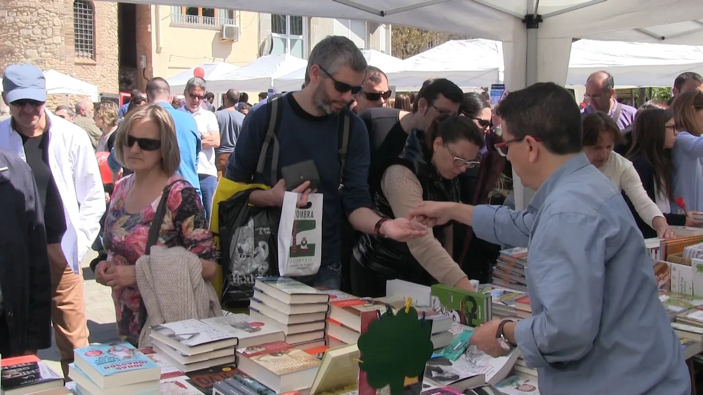 Sant Jordi treu els rubinencs al carrer