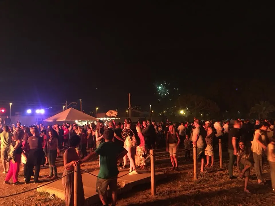 Nit de revetlla a Pineda amb actes festius i reivindicatius