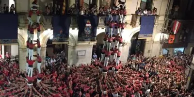Vella i Joves preparen castells de 9 per la diada de Sant Joan