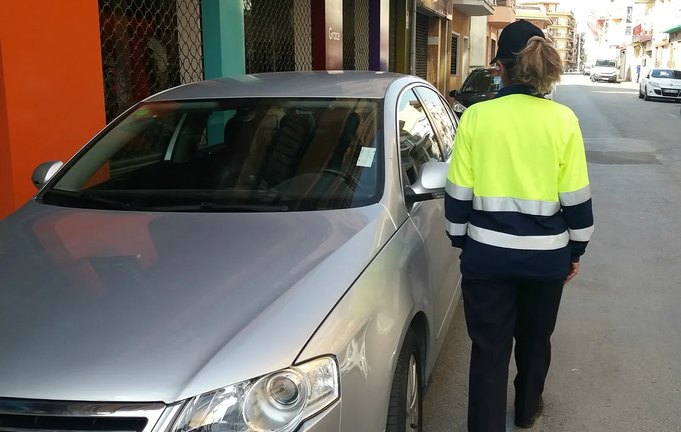 Pineda tindrà a partir de juliol zones verdes d'aparcament gratuïtes per als residents a la població