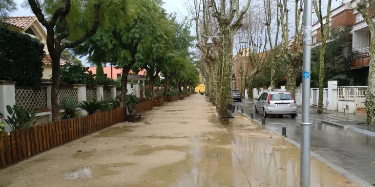 Torna la pluja a Pineda i ajuda a mitigar una mica la sequera