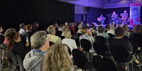 Resposta excel·lent del públic al segon concert del festival Di(vi)nes a Torredembarra, tot i la pluja