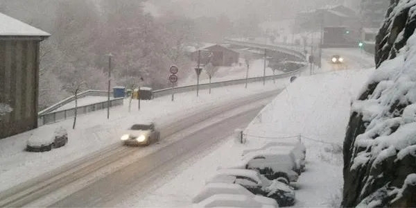 La neu complica la circulació a la cara nord del Pirineu