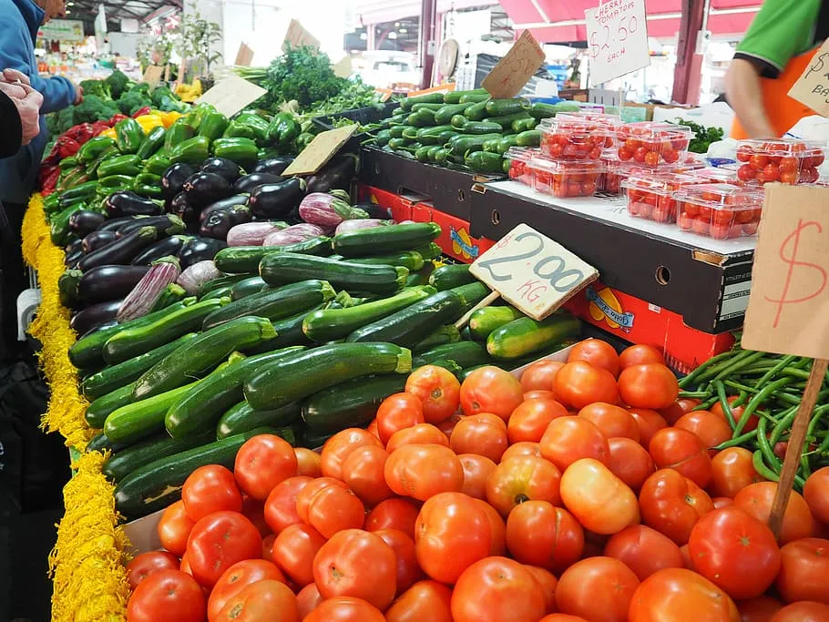 Control i assessorament sanitari als paradistes dels mercats ambulants i als comerços alimentaris que tinguin permès obrir