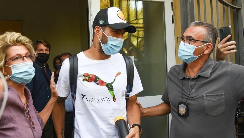 Suposada estafa en l'examen d'italià de Luis Suárez