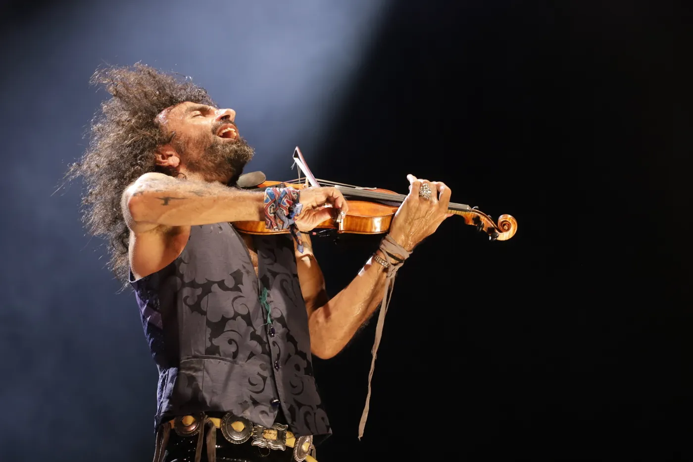 Ara Malikian ofereix a Cambrils un espectacle musical que fa vibrar un públic entregat des del primer minut