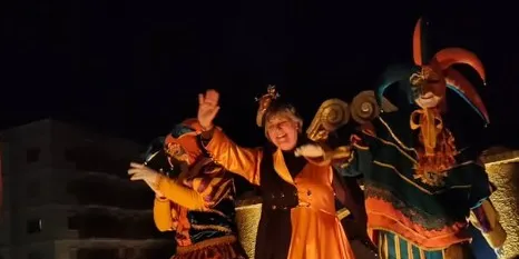 Carme Castells és la reina Carnestoltes de Solsona del 2026