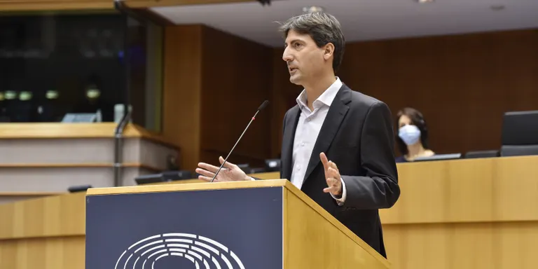 Jordi Solé: «No hi ha cap motiu per no reconèixer una llengua de 10 milions de parlants i oficial en un territori de la UE, com a oficial de la UE»