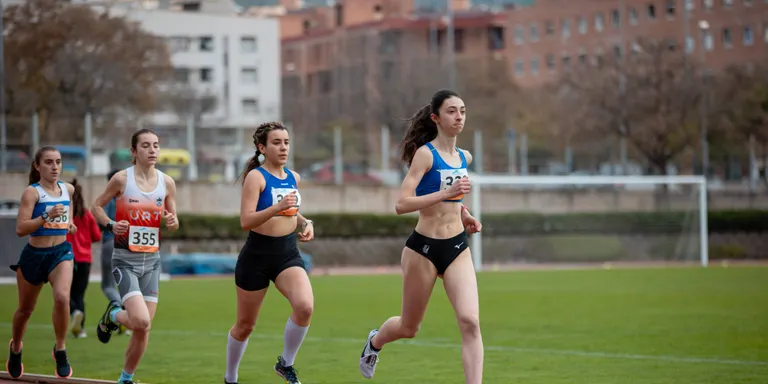 Maria Taggi es penja l’or al Campionat de Catalunya en 5.000m lliures