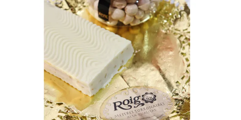 Un torró de mousse de llimona i 'pessics' de torró d'Agramunt, les novetats de Torrons Roig