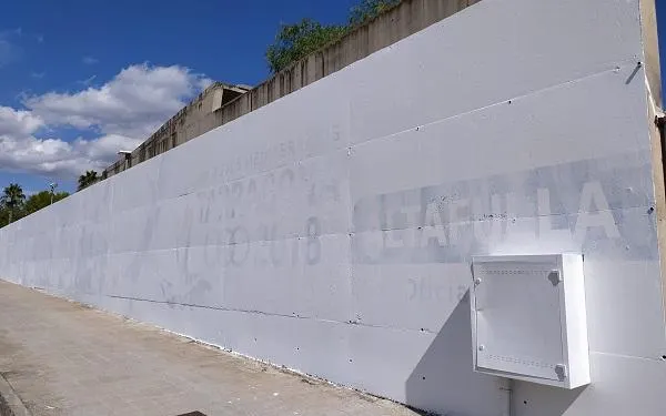 Desapareix la pintura mural dedicada als Jocs del Mediterrani