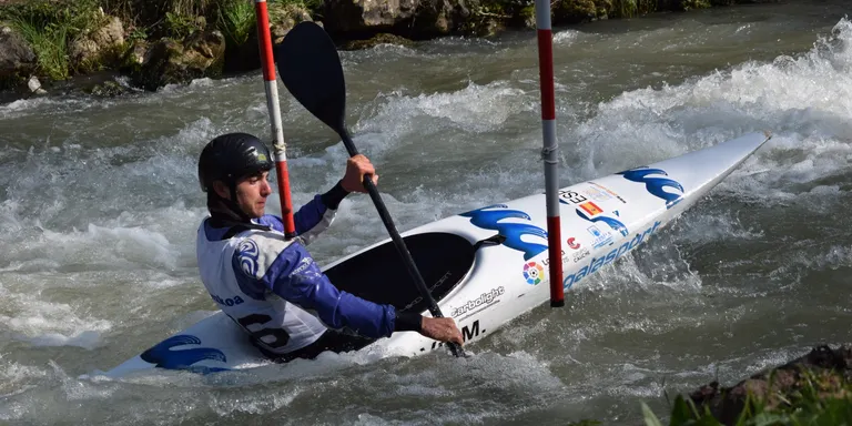Tercers llocs de Pau Etxaniz en K1 i de Miquel Travé en C1 a l'eliminatòria del Mundial júnior d'eslàlom