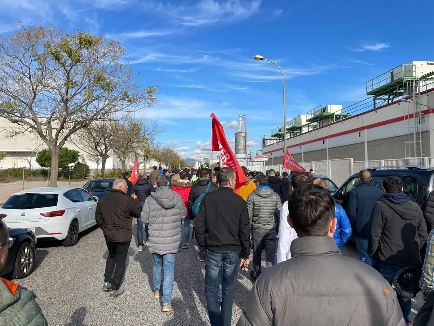 Els treballadors de Lear Engineering Valls tornen a manifestar-se a les portes d’una possible vaga