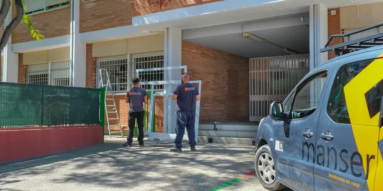 Es realitzen obres de manteniment i millora a les escoles