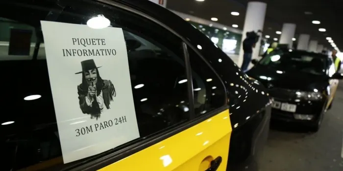 El col·lectiu de taxistes d'Arenys se suma a la vaga convocada a tot l'Estat