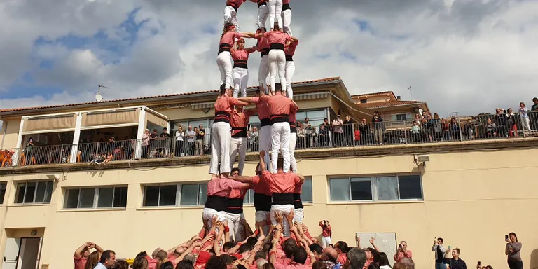 Primera sortida rosada de l’any amb castells de 7