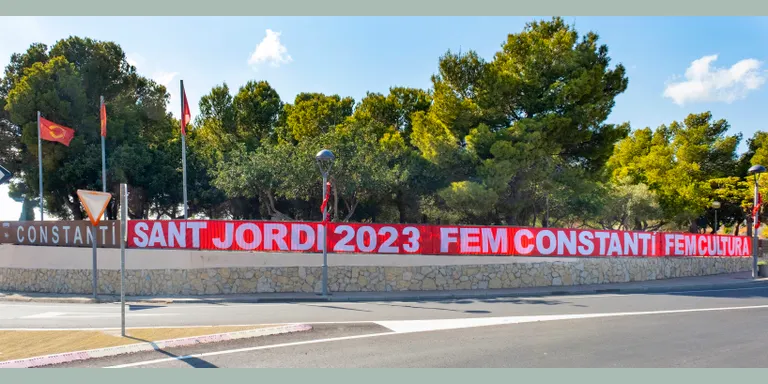Constantí es guarneix amb una decoració especial per Sant Jordi