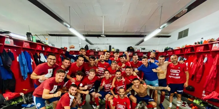 La UE Olot s’estrena a la lliga guanyant contra la UE Castelldefels (3-1)