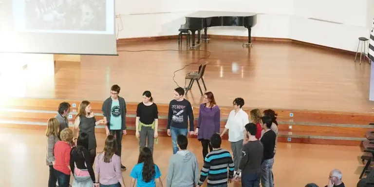 L'EOI apropa a la Seu les danses i la cultura de Bretanya