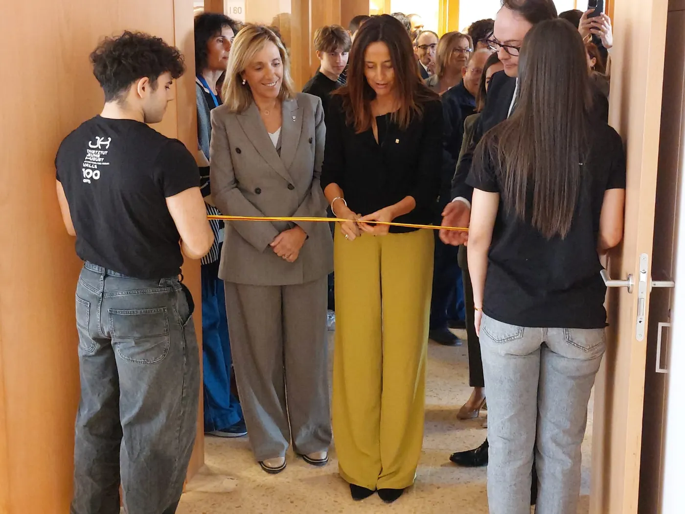La consellera d’Educació inaugura els espais remodelats de l’IES Jaume Huguet