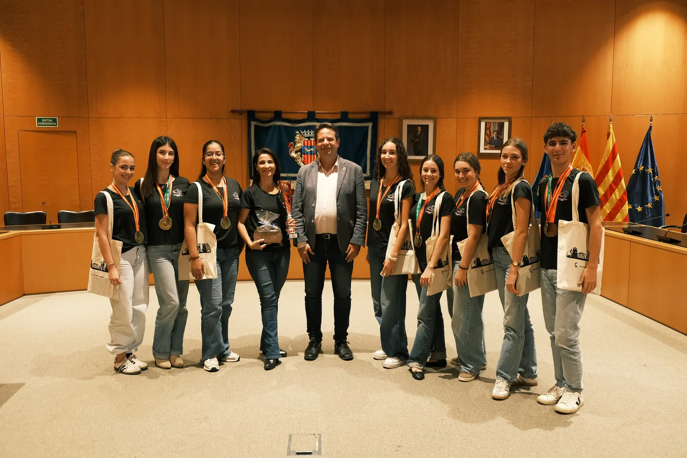 L’alcalde fa una recepció a la cambrilenca Carlota Vigo, campiona del món de dansa  grupal de l’Escola África Aguilar