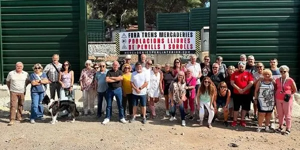 Veïns de Roda de Berà denuncien el soroll de les obres a la via del tren, que es fan de nit per no interrompre el trànsit ferroviari