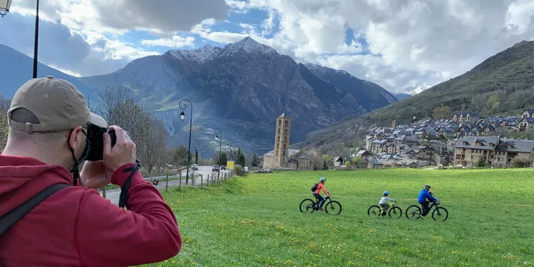 La revista 'Luxury Travelling' prepara un reportatge sobre el Pirineu que inclou l'Alt Urgell