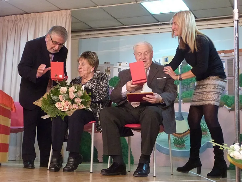Molina i Martínez entregant els reconeixements a Mumany i Pons