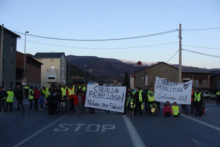 Els veïns de Montferrer exigeixen solucions a la manca de seguretat de la cruïlla de la N-260
