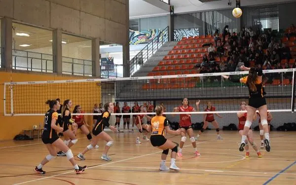El CEVOL Torredembarra debuta amb una contundent victòria davant el Vikings Prat ‘Blanc’ en la fase de permanència (3-0)