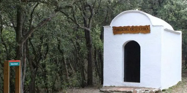 Un grup de pinedencs restauren l'Ermita de la Mare de Déu de l'Erola d'Hortsavinyà