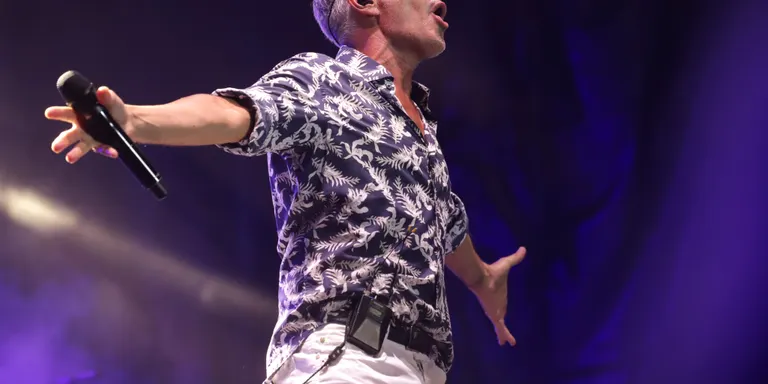 Sergio Dalma contagia d'Alegria el parc del Pinaret davant d’un públic entregat