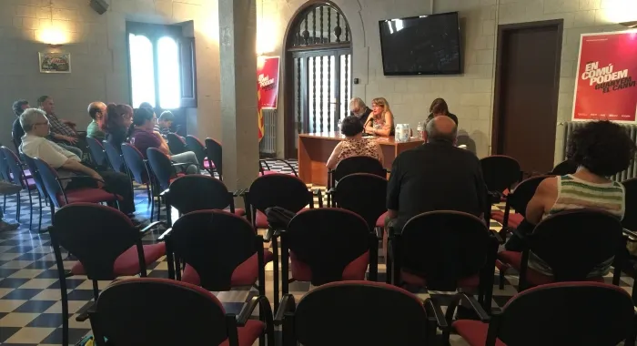 Una quinzena de persones van acudir ahir a l'acte organitzat per "En Comú Podem"