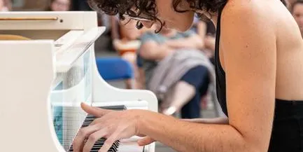 Piano al Carrer '25 omplirà el pati del Calisay de música aquest dissabte